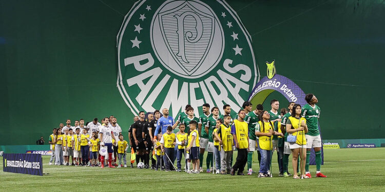 Jogador conhecido pela velocidade no Palmeiras agora trabalha em açougue
