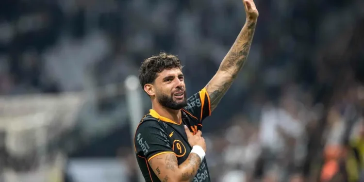 Alexandre de Moraes se manifesta sobre polêmica do pênalti perdido por Yuri Alberto