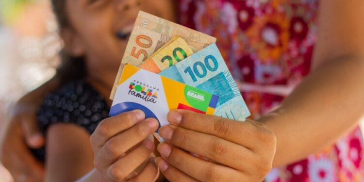 Nova Lei determina que quem recebe Bolsa Família não precisa pagar estas 3 dívidas