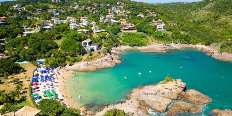Praia do Rio de Janeiro vira nova queridinha dos brasileiros que buscam uma vista paradisíaca