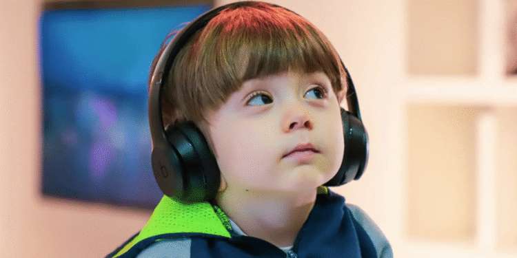 Garoto brasileiro de 8 anos com QI 140 já é considerado uma das pessoas mais inteligentes do mundo