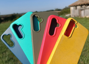 Nova mania quer acabar com as capinhas de celulares