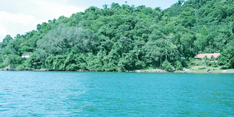 Maldivas Brasileira conquista cada vez mais turistas com água do mar quentinha e transparente