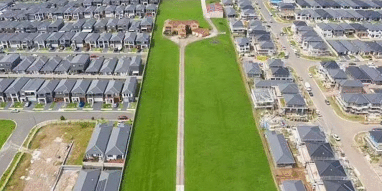 Após negar oferta de R$ 160 milhões por terreno, família continua morando em local rodeado por condomínios