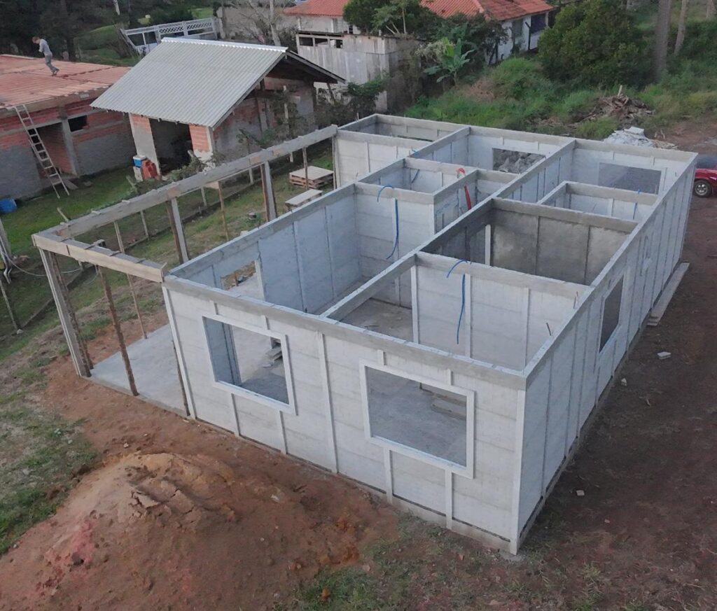 Casas pré-montadas podem ser erguidas em até 72 horas