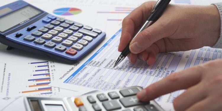 Truque revelado pelo Serasa para se livrar de dívidas após 5 anos