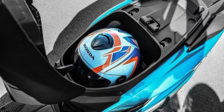 Moto da Honda faz 45 km por litro e custa menos de R$ 14 mil no Brasil