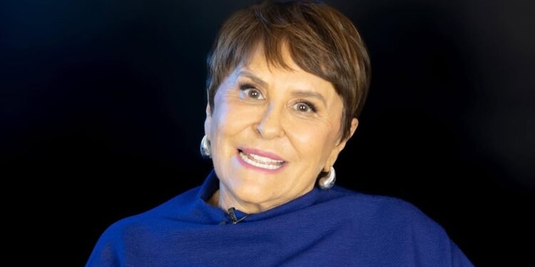 Márcia Sensitiva ensina a forma correta de usar sal grosso para afastar inimigos e problemas