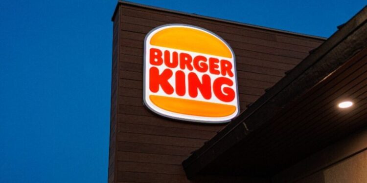 Burger King anuncia encerramento de serviço após venda de 116 lojas