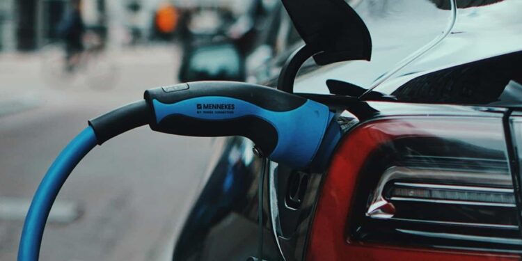 Enquanto chineses trazem carros elétricos ao Brasil, russos chegam com mercados super baratos para derrubar os atacarejos