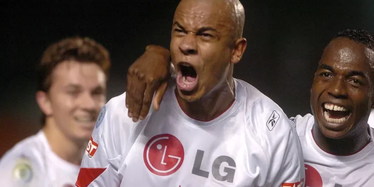 Nova profissão do zagueiro Alex Silva depois da aposentadoria surpreende fãs