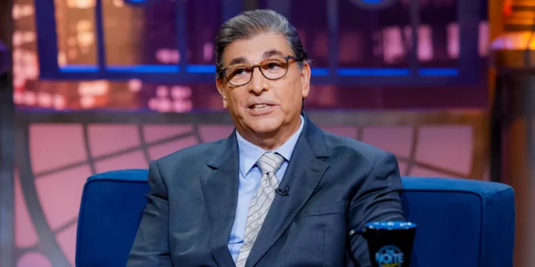 Jornalista Carlos Nascimento foi morar na roça, onde planta café e cria gado