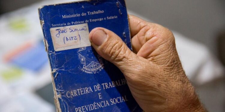 Aposentados podem continuar trabalhando no Brasil?