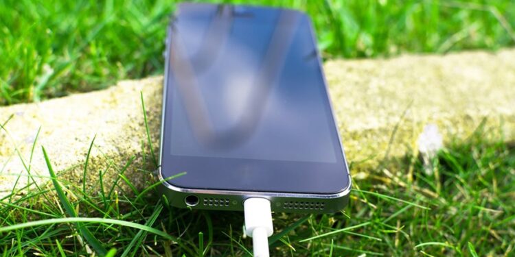 Tecnologia que carrega o celular em menos de 1 minuto está vindo para acabar com o problema das baterias