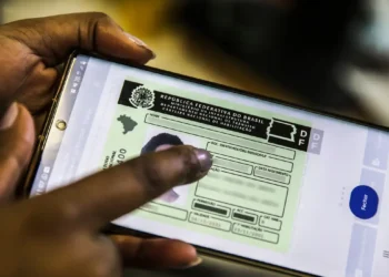 Tirar CNH sem autoescola vai deixar a carteira 80% mais barata após aprovação de Lula