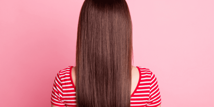 Anvisa emite alerta para mulheres que fazem alisamento de cabelo