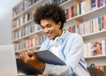 Recrutadores anunciam o melhor idioma para conseguir vaga superando Inglês e Espanhol