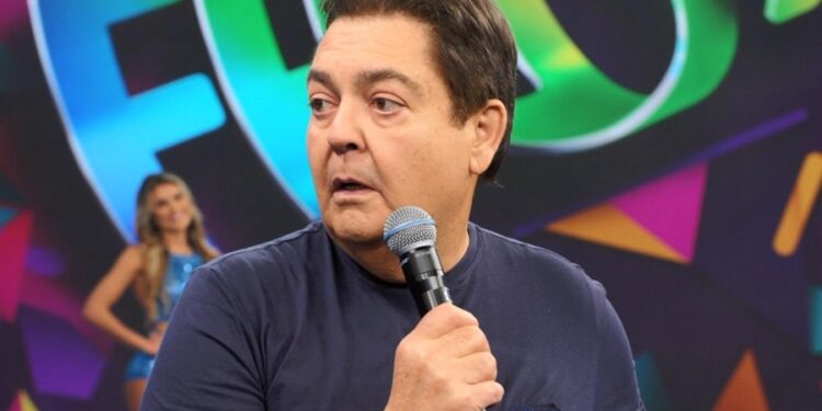 Enquanto Faustão recebia R$ 5 milhões por mês no auge, salário de Luciano Huck na Globo surpreende