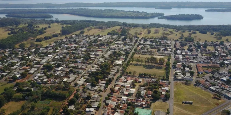 Moradores da cidade mais afastada da capital levam 12 horas para chegar a São Paulo