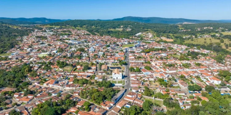 Pequena cidade do interior brasileiro ganha fama como o lugar onde todos ganham bem