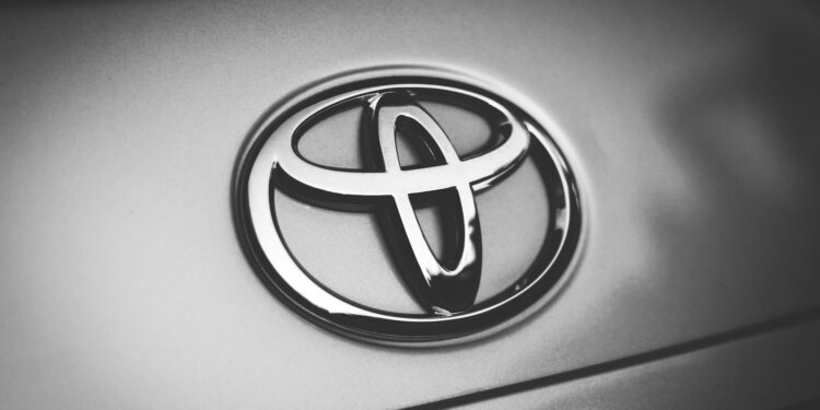 Tênis desenvolvido com apoio da Toyota já pode ser comprado no Brasil