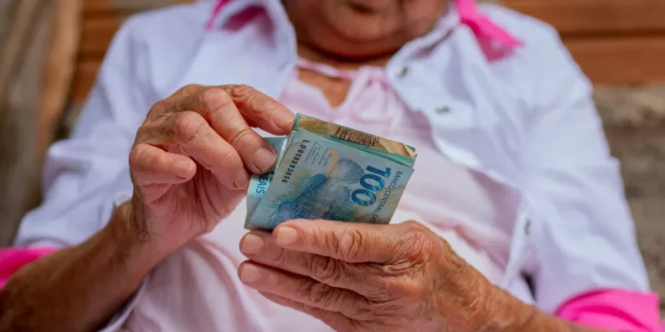 Idosos acima de 60 anos podem conseguir isenção no IPTU, Imposto de Renda e conta de luz