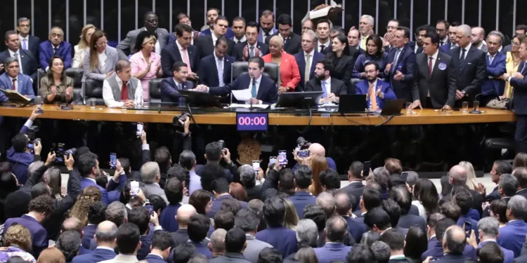 Aprovadas novas regras na aposentadoria integral: Mas apenas dois grupos serão beneficiados