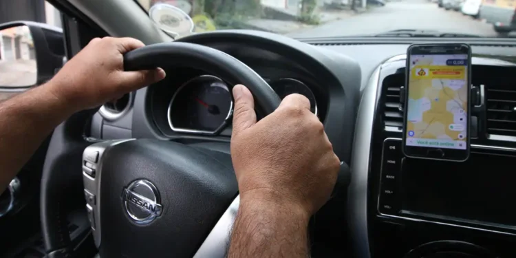 Motoristas da Uber e 99 usam truque para avaliar se a corrida é boa