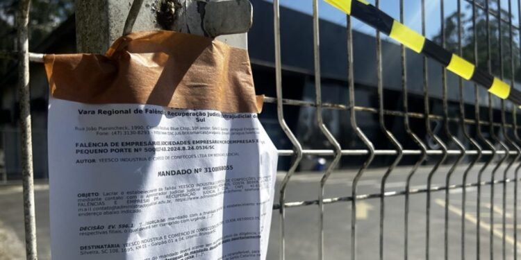 Justiça decreta falência de gigante do comércio têxtil no Brasil e funcionários são dispensados