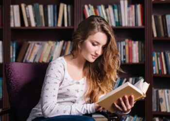 A palavra que é quase igual em Português, Alemão, Holandês, Espanhol, Francês e Inglês