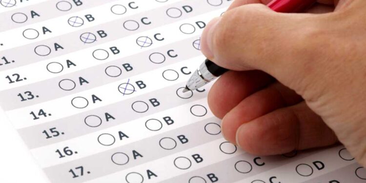 Concurso público de nível médio oferece 700 vagas com salários de até R$ 11 mil