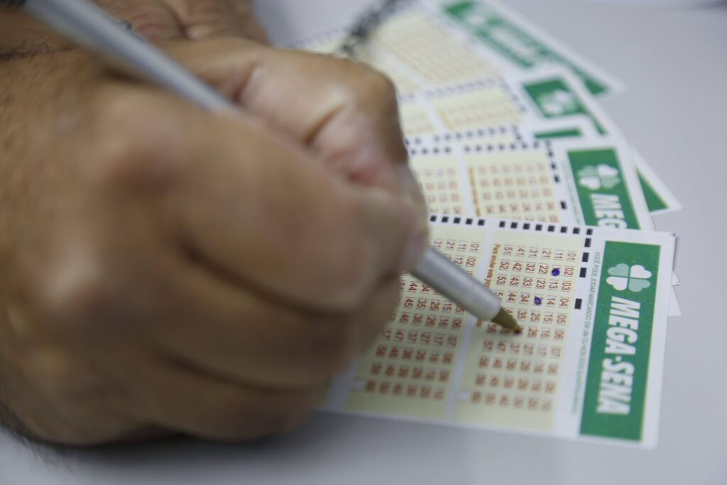 Cartões de jogos falsos da Mega-Sena e Lotofácil circulam em tentativas de golpe