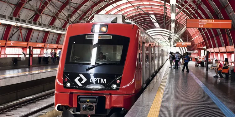 CPTM anuncia fim de serviço e deixa passageiros sem saberem o que fazer