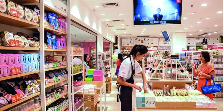 Rede varejista chinesa que abre 100 lojas por mês no mundo chegou ao Brasil para competir com a Havan