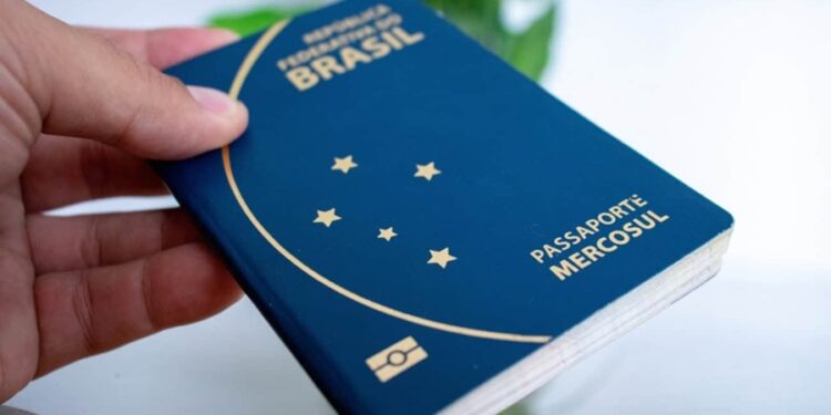 Passaporte mais poderoso do mundo garante acesso a 193 sem precisar de visto