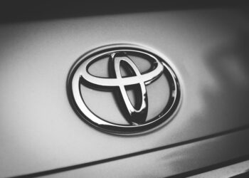 Toyota muda decisão que havia tomado e voltará a produzir dois modelos no Brasil