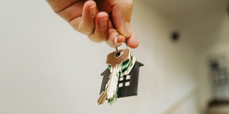 Cláusula em contrato pode garantir que inquilino permaneça no imóvel alugado por anos