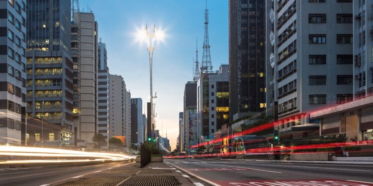 Avenida mais importante do Brasil foi também a primeira a receber asfalto em toda América Latina
