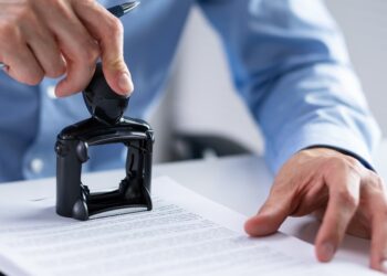 Quais as regras para os cartórios rejeitarem registros de nomes?