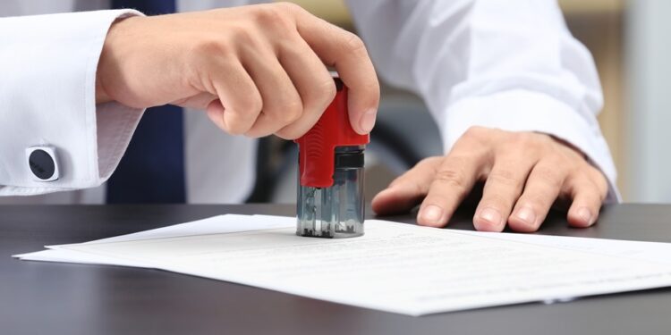 Certidão de casamento, nascimento e óbito podem ser pedidas online sem precisar ir no cartório