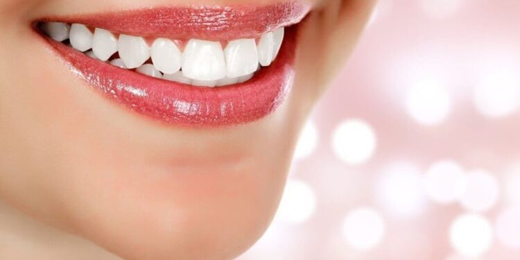 Novo medicamento chega para aposentar próteses e implantes dentários