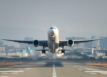 Quais são os direitos dos passageiros após um voo atrasar ou ser cancelado