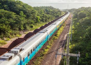 Trem de passageiros que corta 15 cidades pela Floresta Amazônica tem o maior trajeto da América do Sul