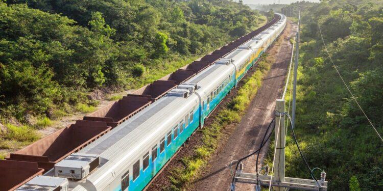 Trem de passageiros que corta 15 cidades pela Floresta Amazônica tem o maior trajeto da América do Sul