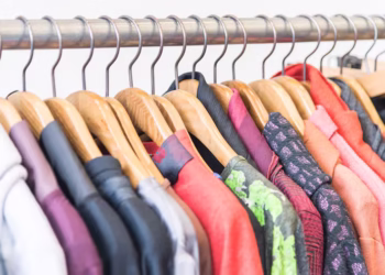 Nova tendência chega para deixar os cabides no passado e traz espaço ao guarda-roupas