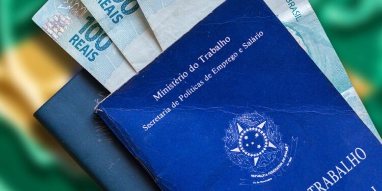 Cidade brasileira com 100 mil vagas abertas no comércio paga salário médio de R$ 2.216