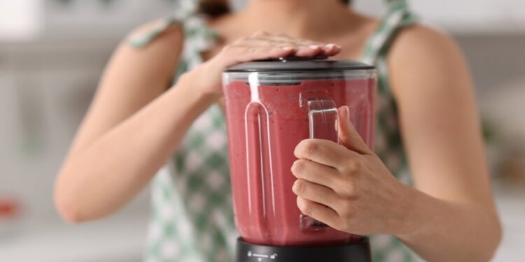 Adeus, liquidificador: nova invenção faz tudo em menos tempo e sem bagunça