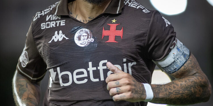 Temporada nem terminou ainda e Vasco já tem 10 nomes na barca de saídas