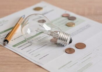 Aparelho que parece inofensivo pode deixar a conta de luz até 20% mais cara mesmo desligado