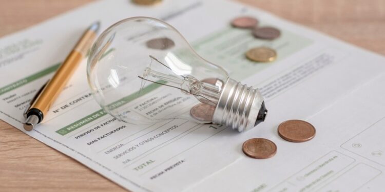 Aparelho que parece inofensivo pode deixar a conta de luz até 20% mais cara mesmo desligado